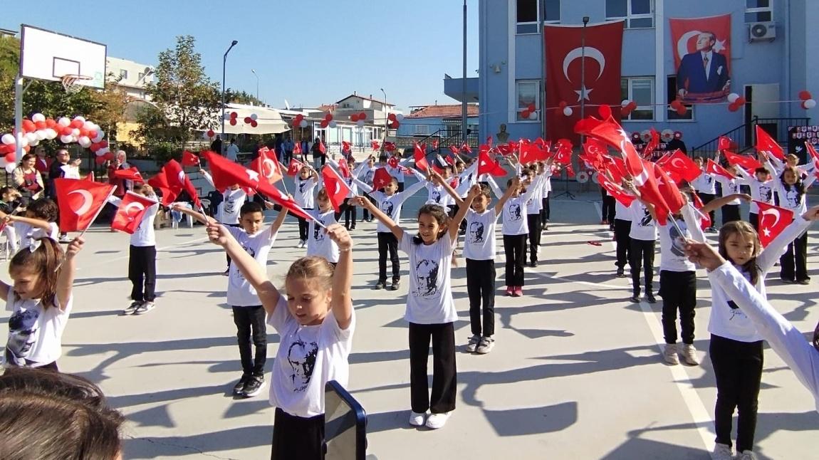 29 EKİM CUMHURİYET BAYRAMI 101. YIL ETKİNLİKLERİ HEM OKULUMUZDA HEM DE 12 EYLÜL STADINDA COŞKUYLA KUTLANDI.